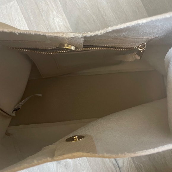 Banana Republic Cream Shoulder Bag - Picture 4 of 8